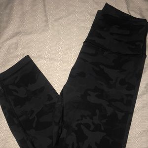 Women’s lulu lemon leggings. Wunder unders 25”